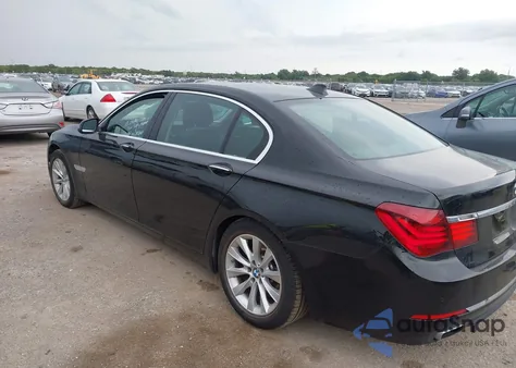 2015 BMW 740Li из США, поврежденный, VIN WBAYE4C51FD946965